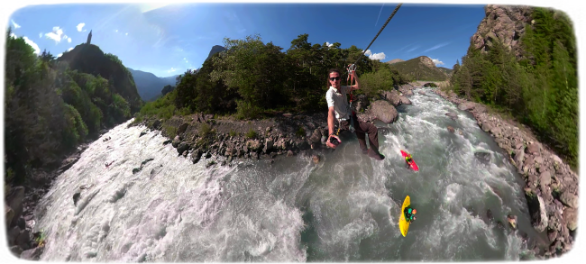 Tyrolienne à Aventura Park traversant la rivière Ubaye