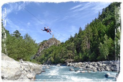 Tyrolienne au dessus de l'Ubaye à aventura park