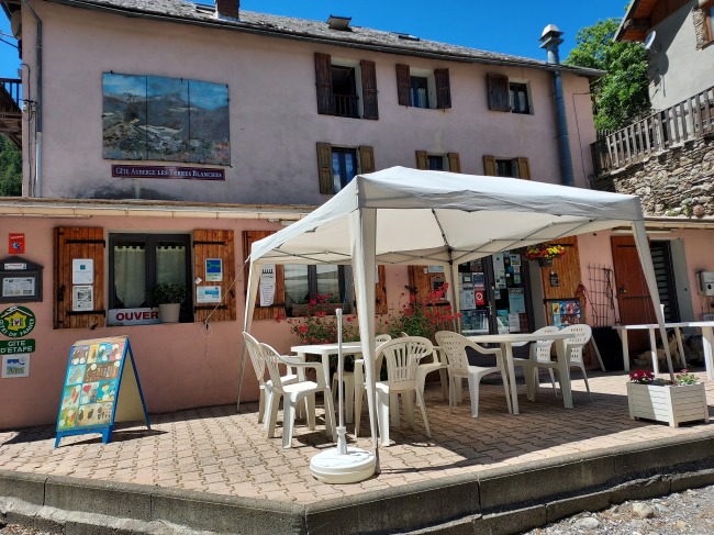 terrasse gite les terres blanches